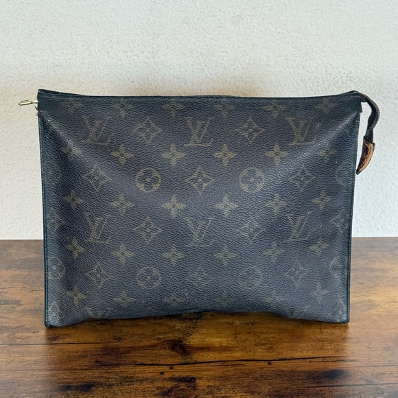 Louis Vuitton Toiletry 26 Pouch - Picture 2 of 8